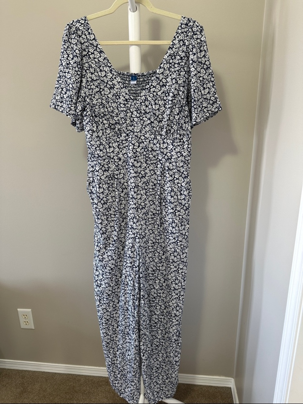 Old Navy Short Sleeve Puff Sleeve Ditsy Floral Jumpsuit Size Large